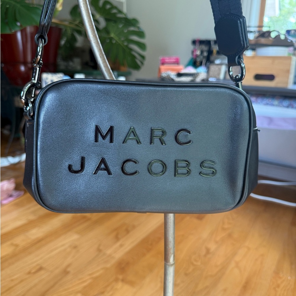 Marc Jacobs Black Leather Crossbody with Wide Logo Strap 🖤